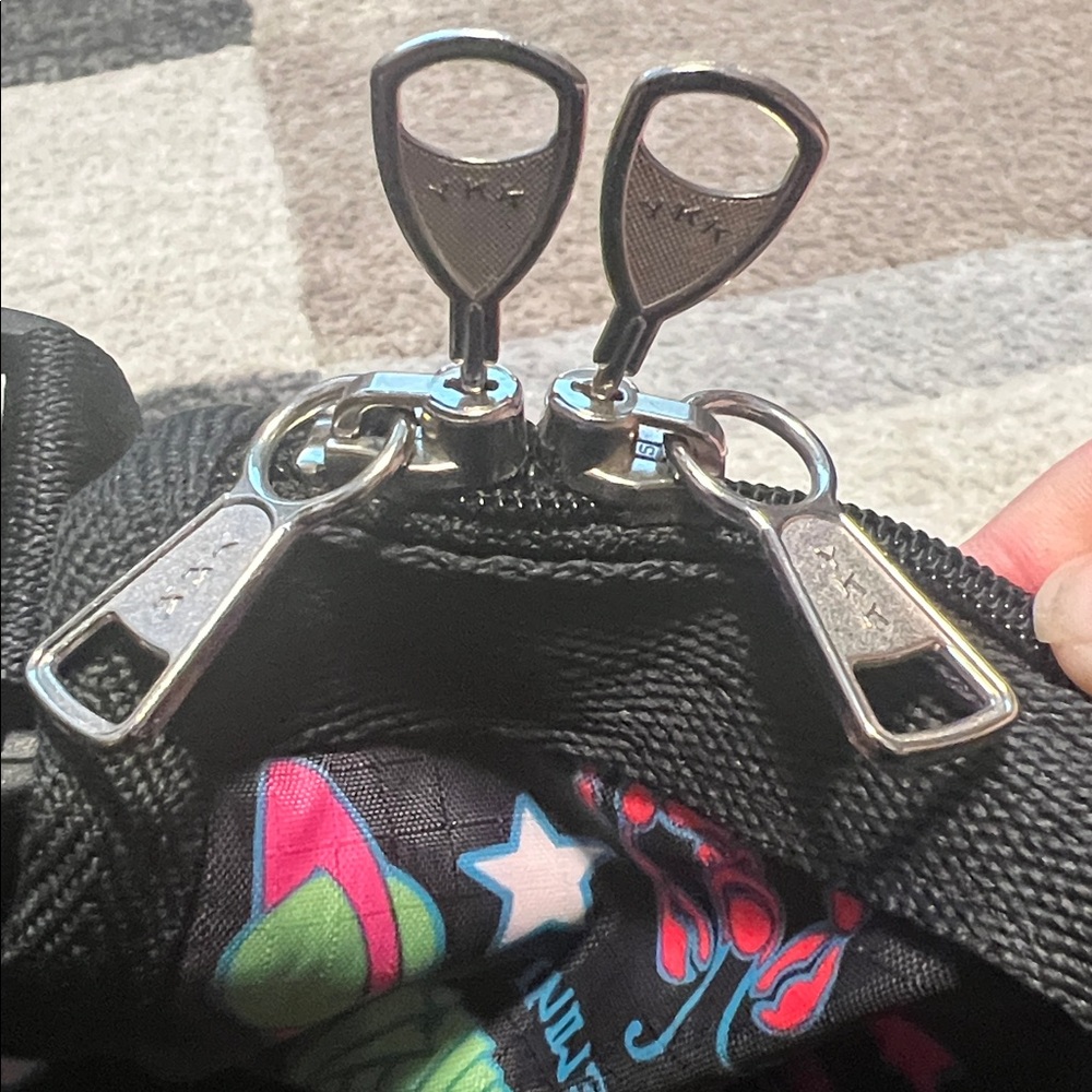 LeSportsac weekender duffle bag, zodiac signs, black EUC! Keys included! - Picture 9 of 9